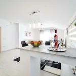 Novokmet-crno Crno